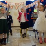 Występ Stokrotek i Róż z okazji Dnia Babci i Dziadka - taniec